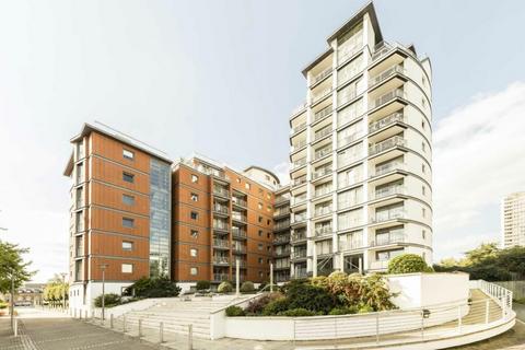 2 bedroom flat to rent, Holland Gardens, Brentford