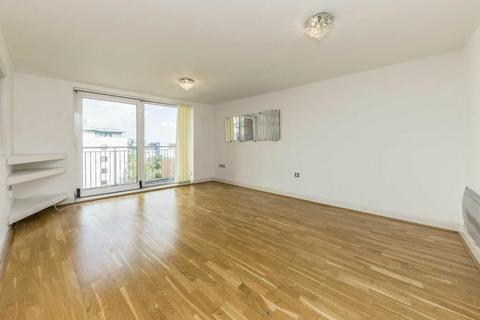 2 bedroom flat to rent, Holland Gardens, Brentford