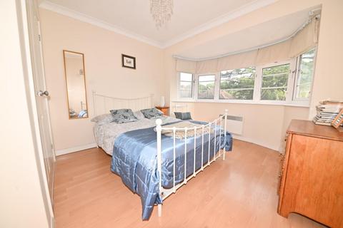 43 Belmont Road, Twickenham, TW2 5DA