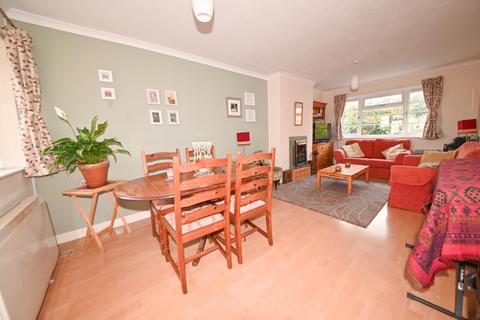 43 Belmont Road, Twickenham, TW2 5DA