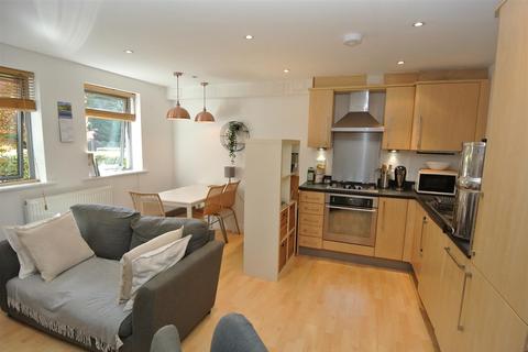 1 bedroom flat for sale, Harvest Road, Egham TW20