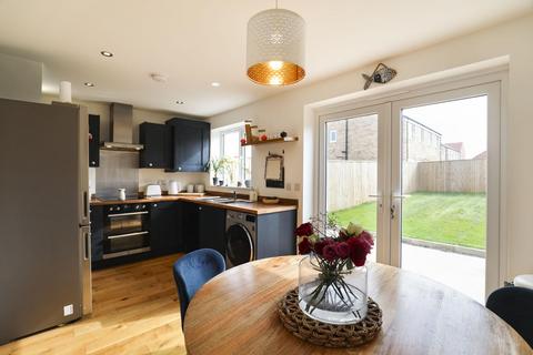 3 bedroom end of terrace house for sale, Whernside Close, Harrogate HG3 2QT