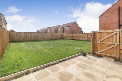 3 bedroom end of terrace house for sale, Whernside Close, Harrogate HG3 2QT