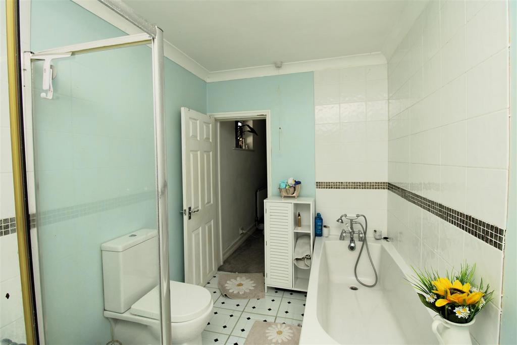 Bathroom1.JPG