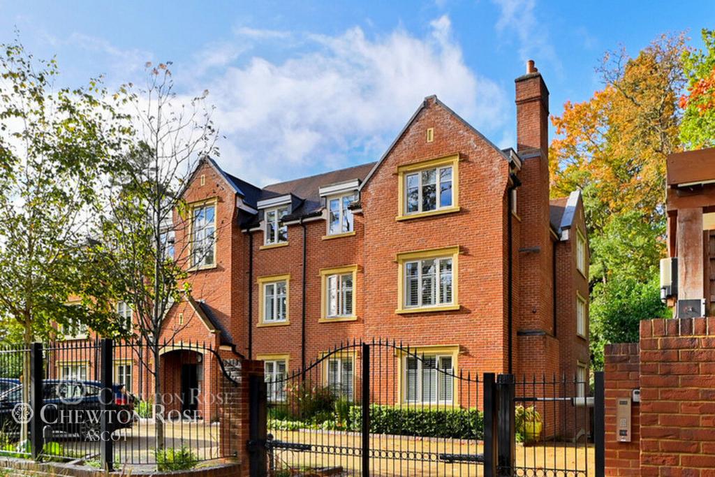 Wells Lane, ASCOT 2 bed apartment for sale £650,000