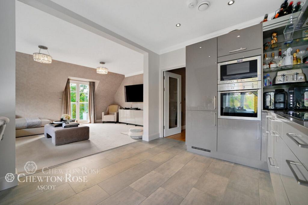 Wells Lane, ASCOT 2 bed apartment for sale £650,000