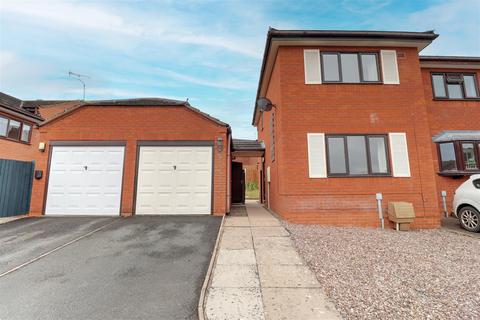 2 bedroom semi-detached house to rent, Rosemoor Gardens, Worcester