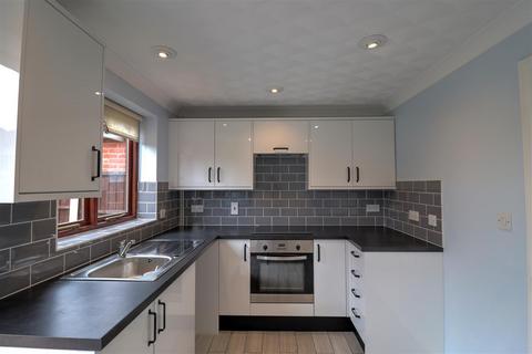 2 bedroom semi-detached house to rent, Rosemoor Gardens, Worcester