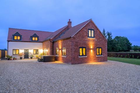 4 bedroom detached house for sale, Gainsborough Road, Newark NG23