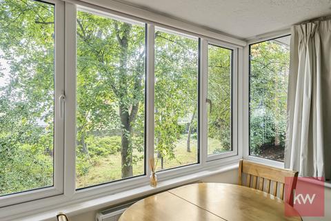 1 bedroom flat for sale, Sheringham Court, Maidenhead, SL6