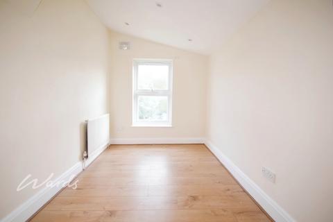 2 bedroom terraced house to rent, Howard Road Dartford DA1