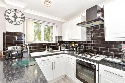 1 bedroom end of terrace house for sale, Tintagel Gardens, Rochester, Kent