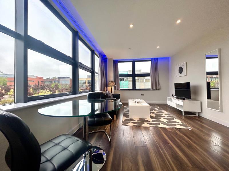 Centro, Central Milton Keynes 1 bed apartment to rent £1,250 pcm (£