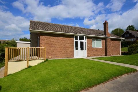 3 bedroom bungalow to rent, The Croft, Badsworth, WF9