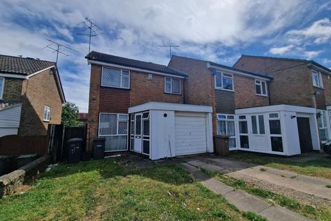 3 bedroom semi-detached house to rent, Erin Close, Luton, Bedfordshire