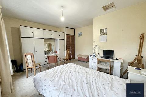 120 High Street, Porth, CF39 9EU