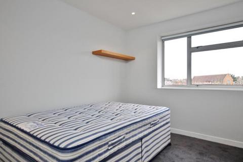 3 bedroom flat to rent, Lainson Street, London, SW18