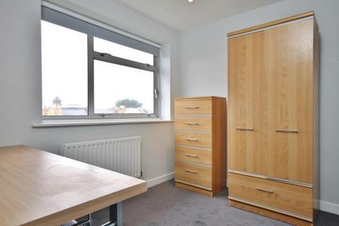 3 bedroom flat to rent, Lainson Street, London, SW18