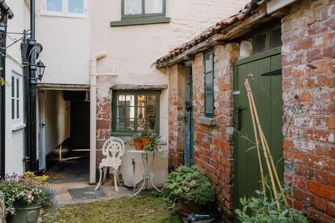 2 bedroom cottage for sale, Dean Street, Crediton, EX17