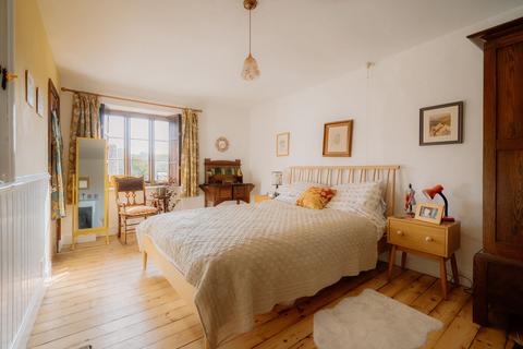 19 Dean Street, Crediton, EX17 3EN