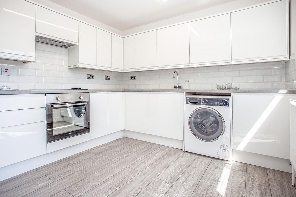 Stanley Road, Watford WD17 House share to rent £850 pcm (£196 pw)