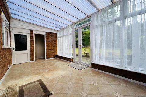 2 bedroom detached bungalow to rent, 30 Sandhurst Drive, Penn