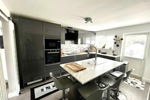 24 Rollesby Road, Chessington, KT9 2BZ