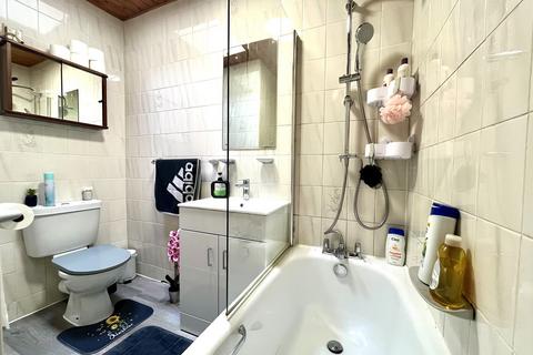 24 Rollesby Road, Chessington, KT9 2BZ