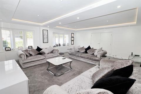 6 bedroom detached house for sale, Wentworth Avenue, Elstree