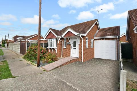 1 bedroom detached bungalow for sale, Sprundel Avenue, Canvey Island SS8