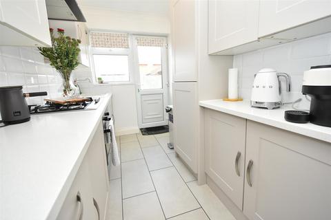 1 bedroom detached bungalow for sale, Sprundel Avenue, Canvey Island SS8