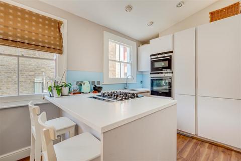 2 bedroom flat to rent, Replingham Road, London