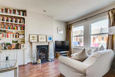 2 bedroom flat to rent, Replingham Road, London