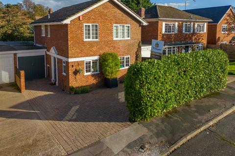 4 bedroom detached house for sale, The Spiert, Aylesbury HP17