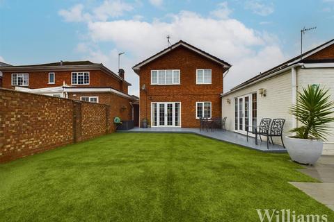 4 bedroom detached house for sale, The Spiert, Aylesbury HP17