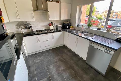 5 Ascot Drive, Grantham, NG31 9TB