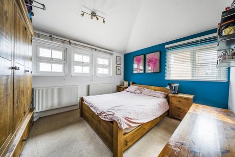 2 bedroom flat for sale, Faversham Road, Catford