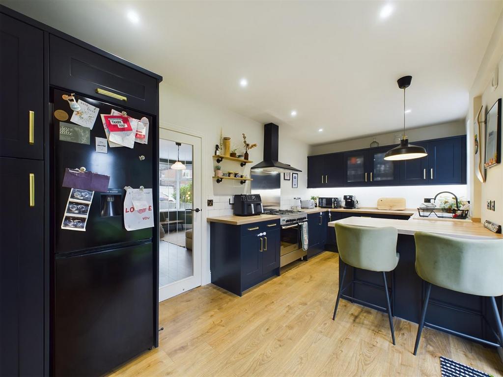 Kitchen 1.jpg