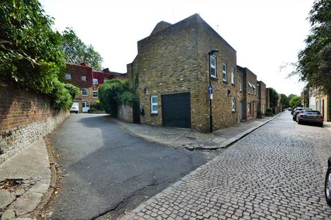 4 bedroom mews to rent, Camden Mews, London NW1