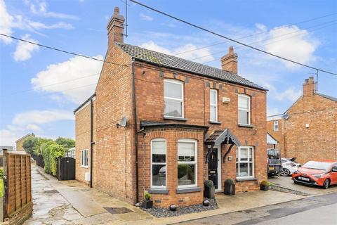 4 bedroom detached house for sale, Millers Close, Finedon NN9