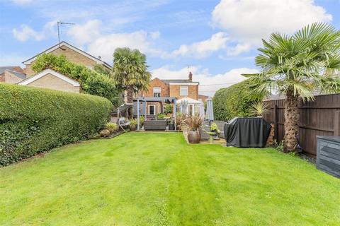 4 bedroom detached house for sale, Millers Close, Finedon NN9