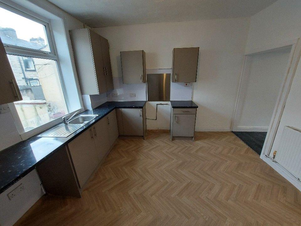Bread Street, Burnley BB12 2 bed terraced house to rent £550 pcm (£
