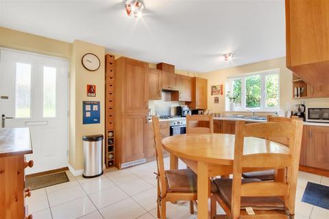 4 bedroom detached house for sale, Cornflower Drive, Evesham