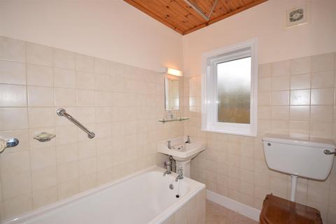 2 bedroom detached bungalow to rent, Newlands, St. Helens, PO33 1TT