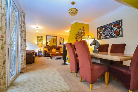 4 The Crescent, Saltburn-by-the-sea, TS12 1HY
