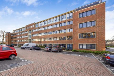 2 bedroom apartment for sale, Kestrel Road, Farnborough GU14