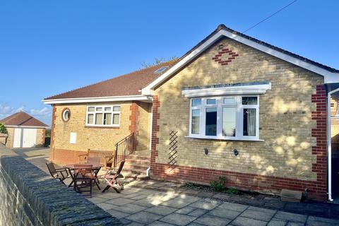 3 bedroom bungalow for sale, Staplers Road, Newport