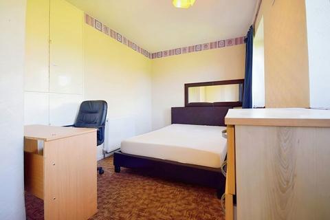 35 Bramble Close, Uxbridge, UB8 3QE