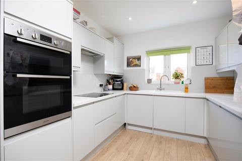 122 Soprano Way, Trowbridge, BA14 7XA