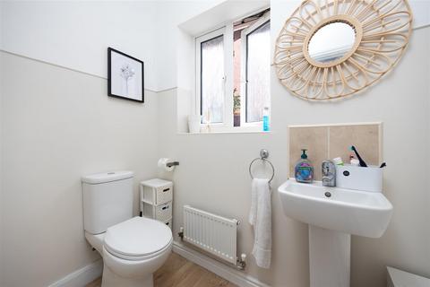 122 Soprano Way, Trowbridge, BA14 7XA